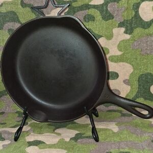 Classic Black Cast Iron Skillet - Versatile Fry Pan